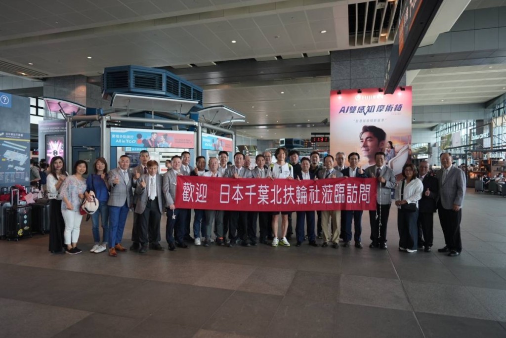 台中駅にて彰化東北RCメンバーの歓迎